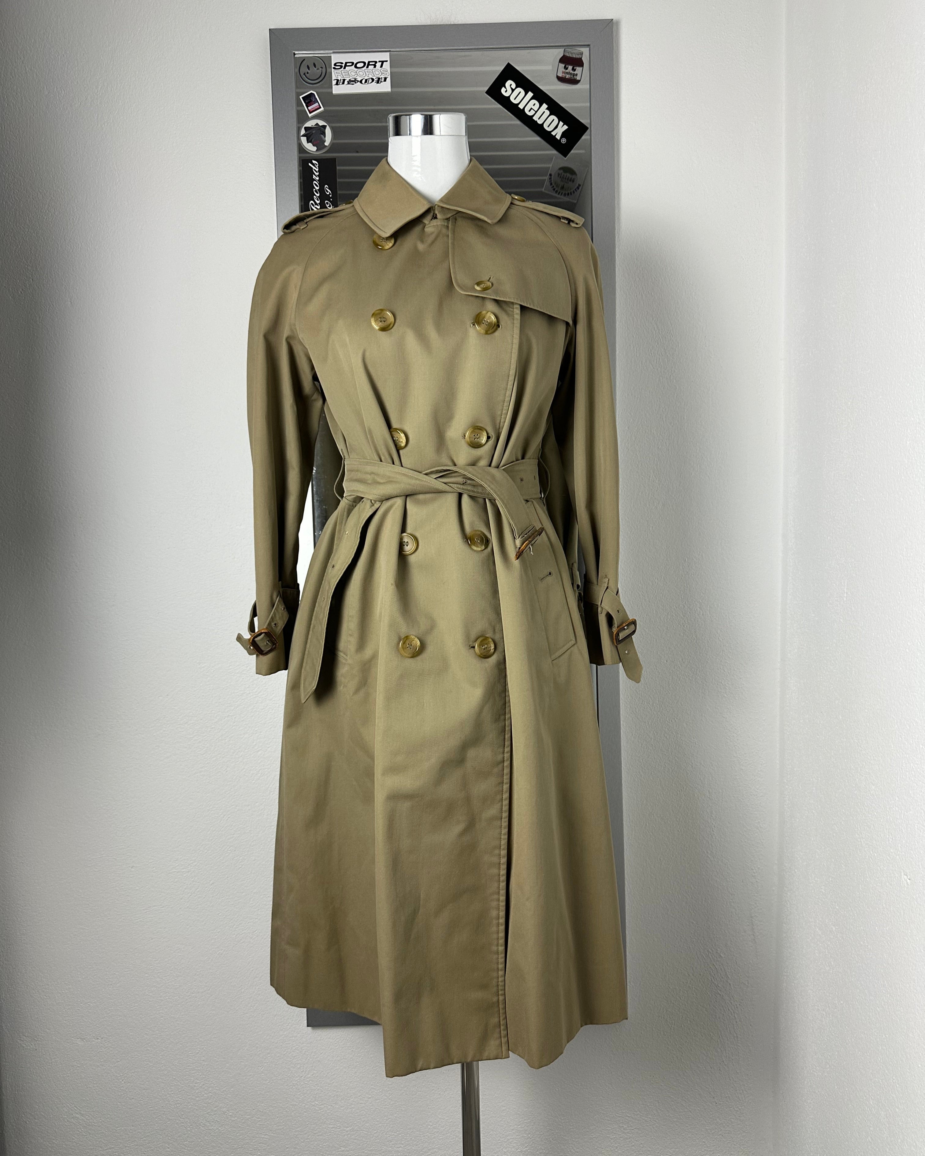 Burberrys Trenchcoat (10/S)