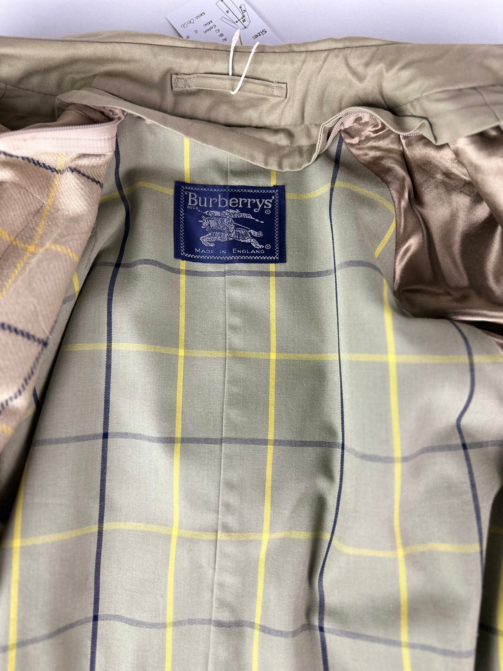 Burberrys Trenchcoat (12/M) including Inlet