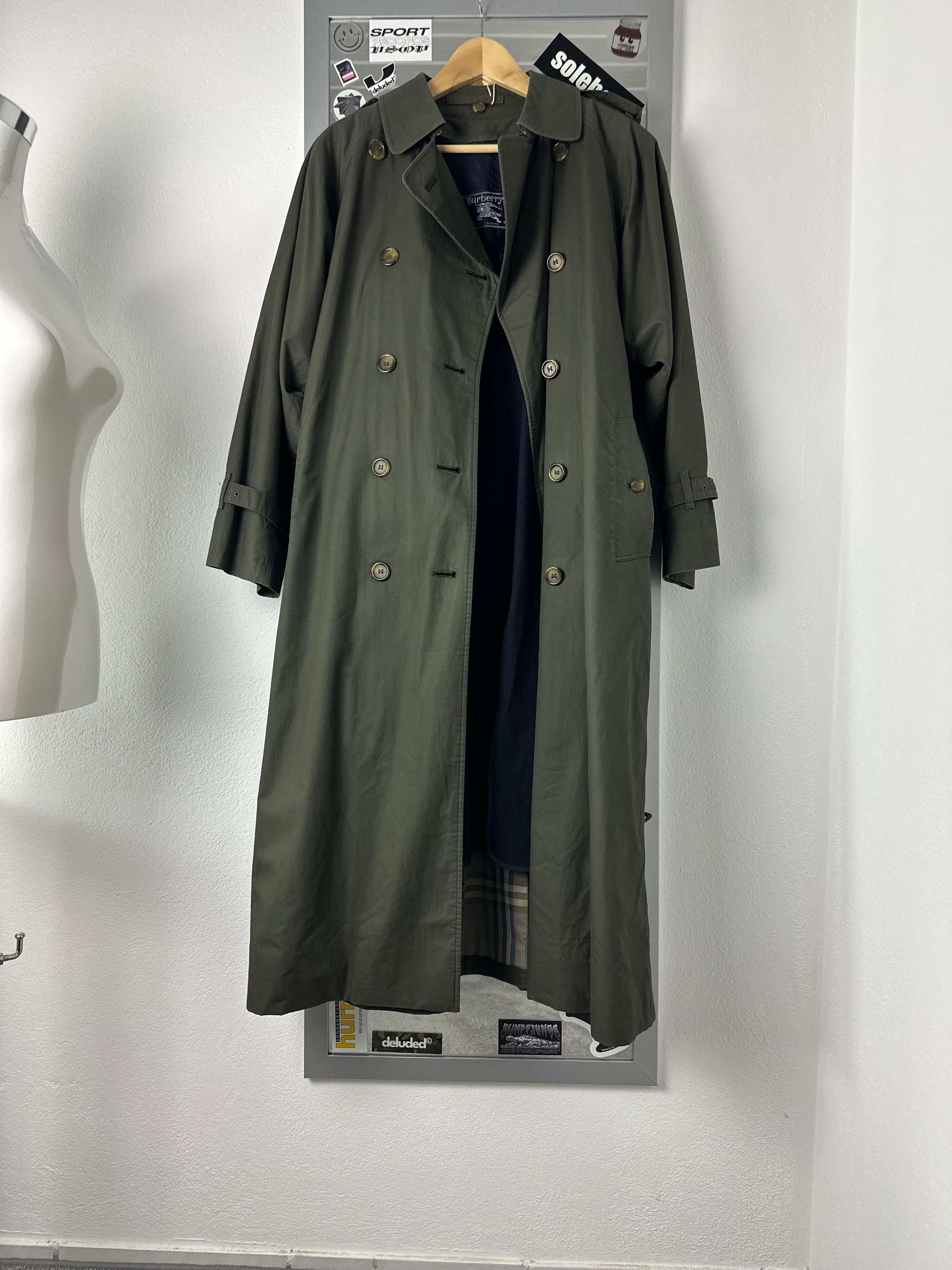 Burberrys Trenchcoat (12/M) including Inlet