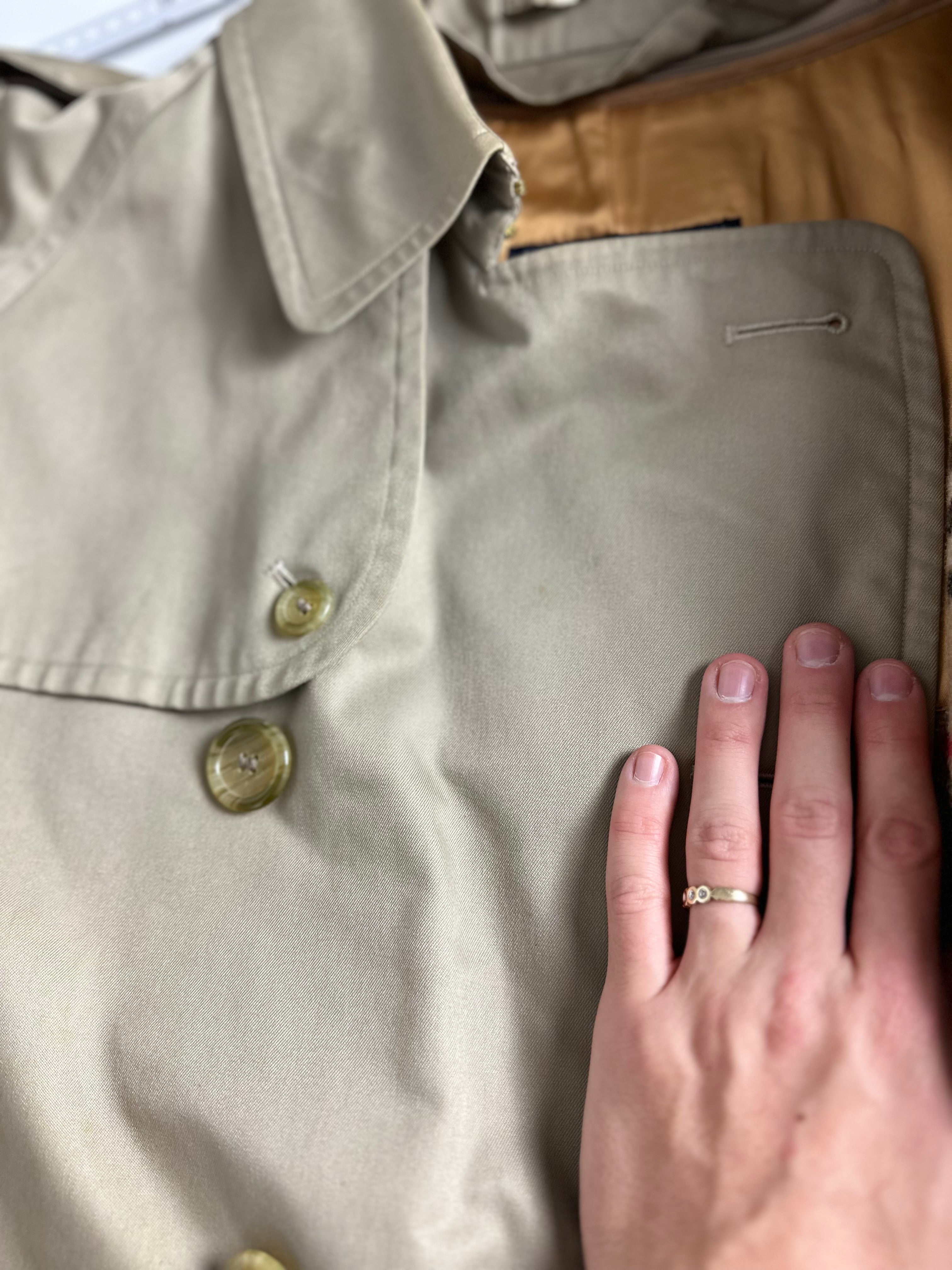 Burberrys Trenchcoat (52/L) including Inlet