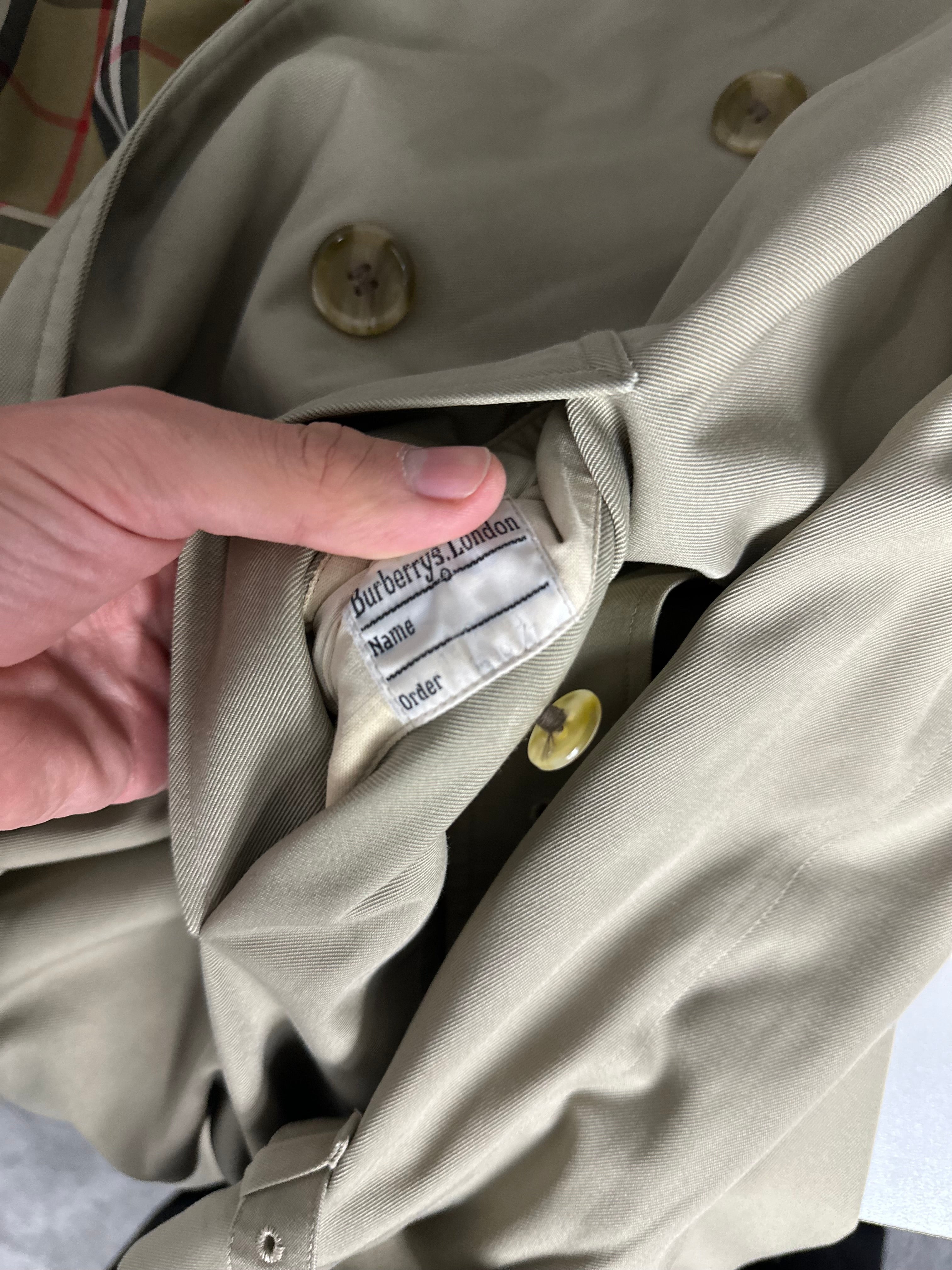 Burberrys Trenchcoat (14/L)
