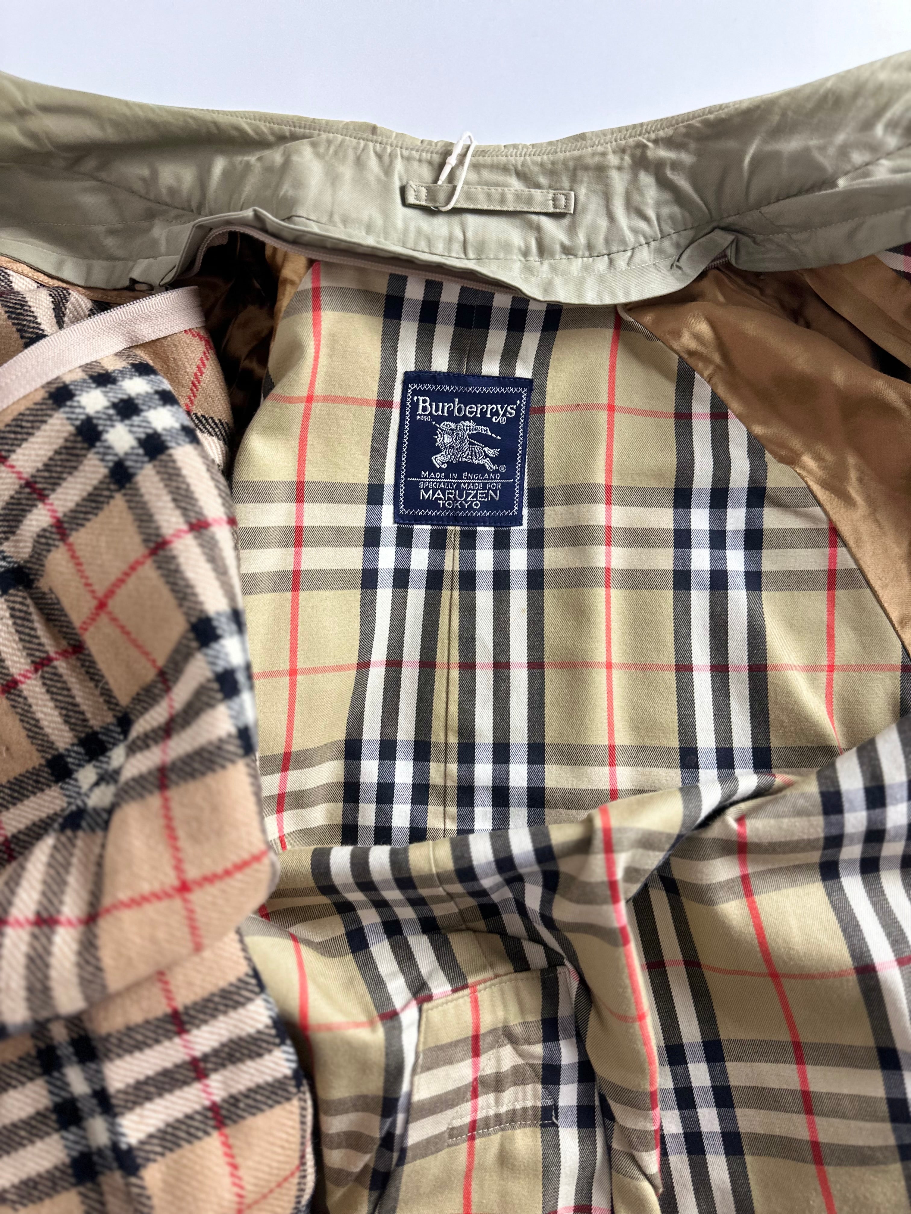 Burberrys Trenchcoat (46/S) including Inlet