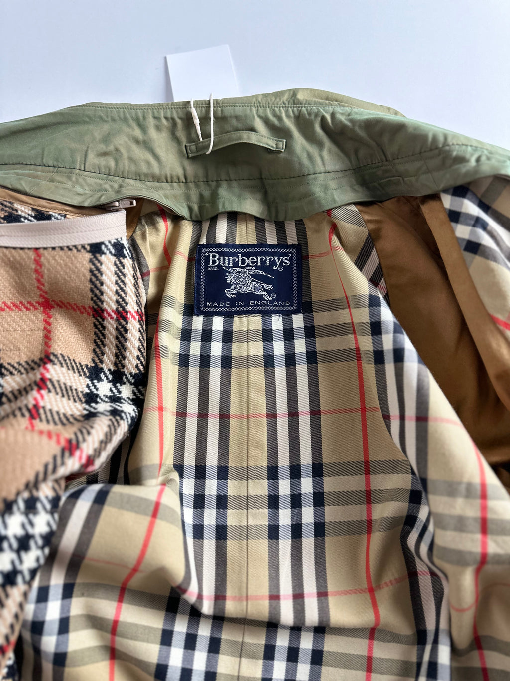 Burberrys Trenchcoat (50/L) including Inlet