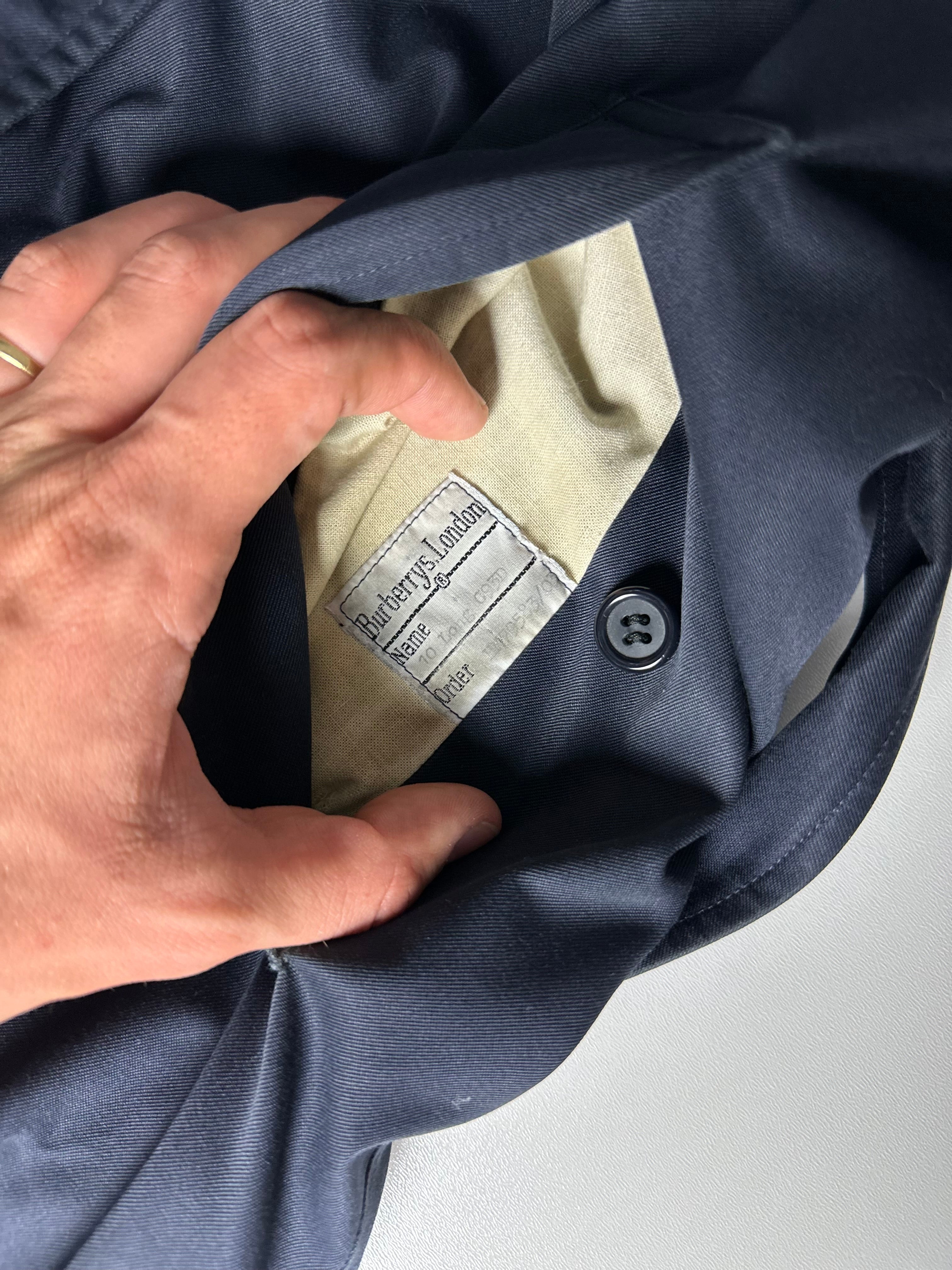 Burberrys Trenchcoat (10/S)