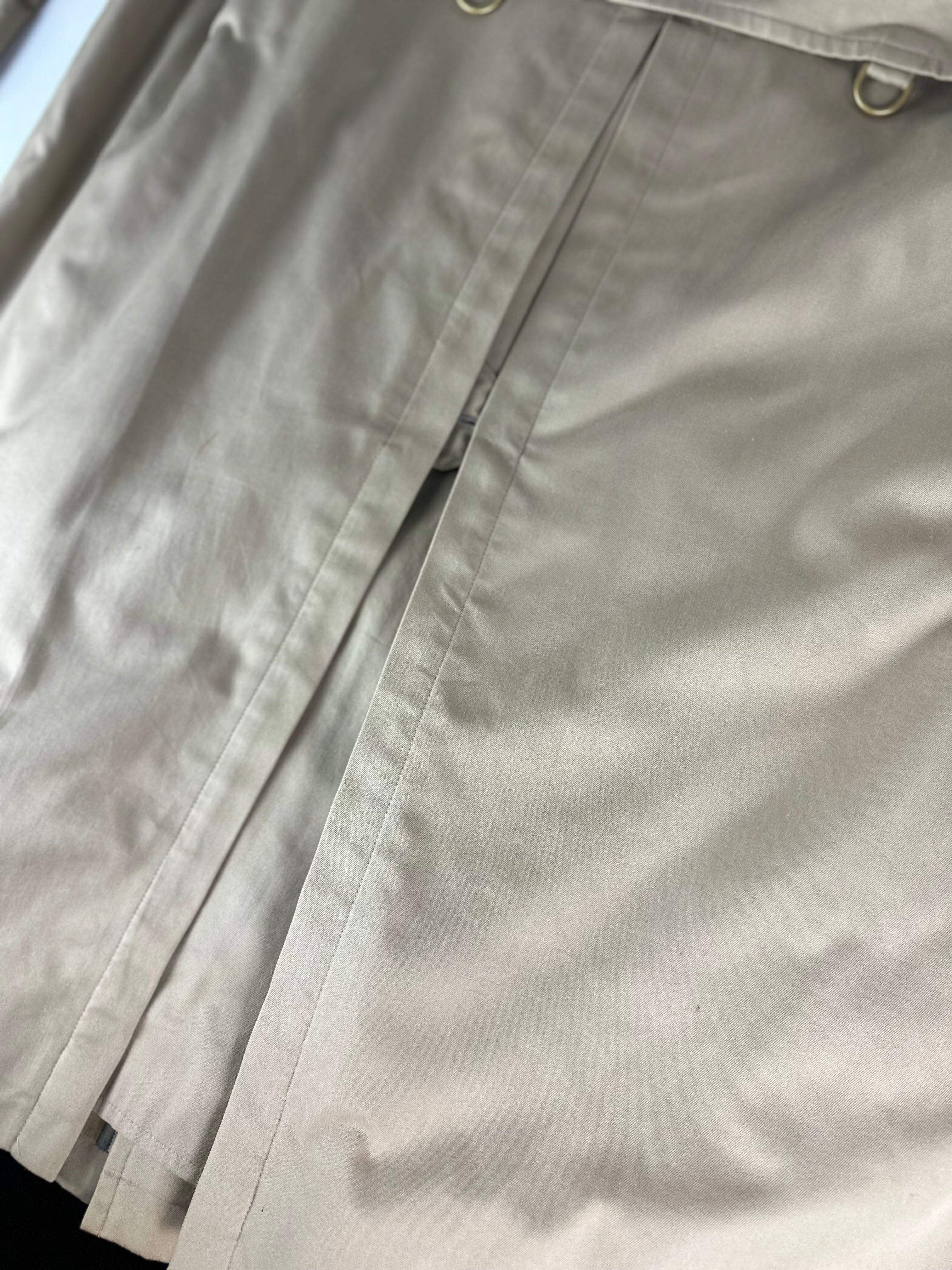 Burberrys Trenchcoat (52/L) including Inlet