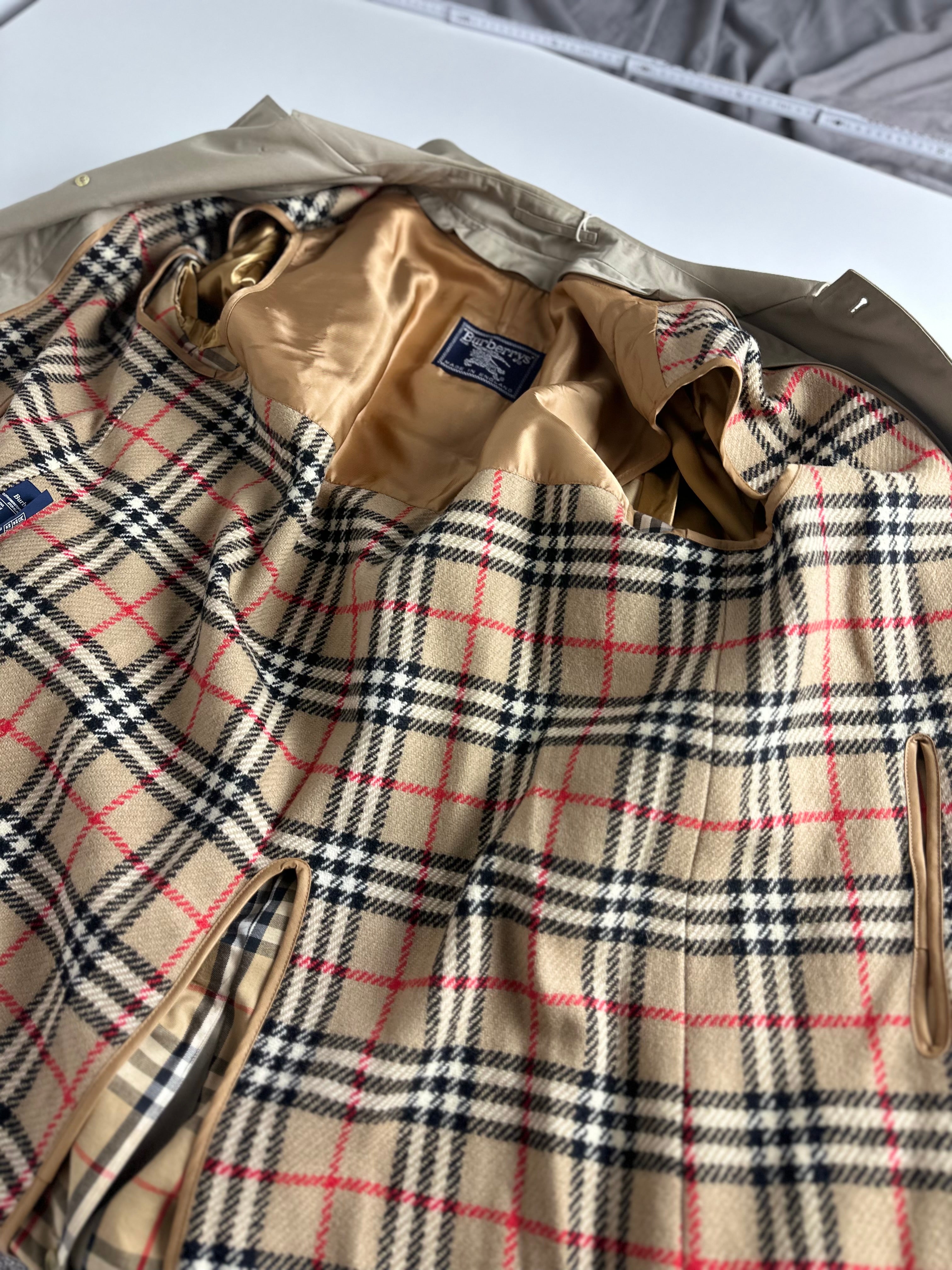 Burberrys Carcoat (52/L) including Inlet