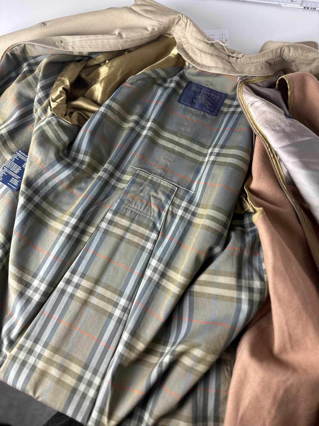 Burberrys Trenchcoat (12/M) including Inlet