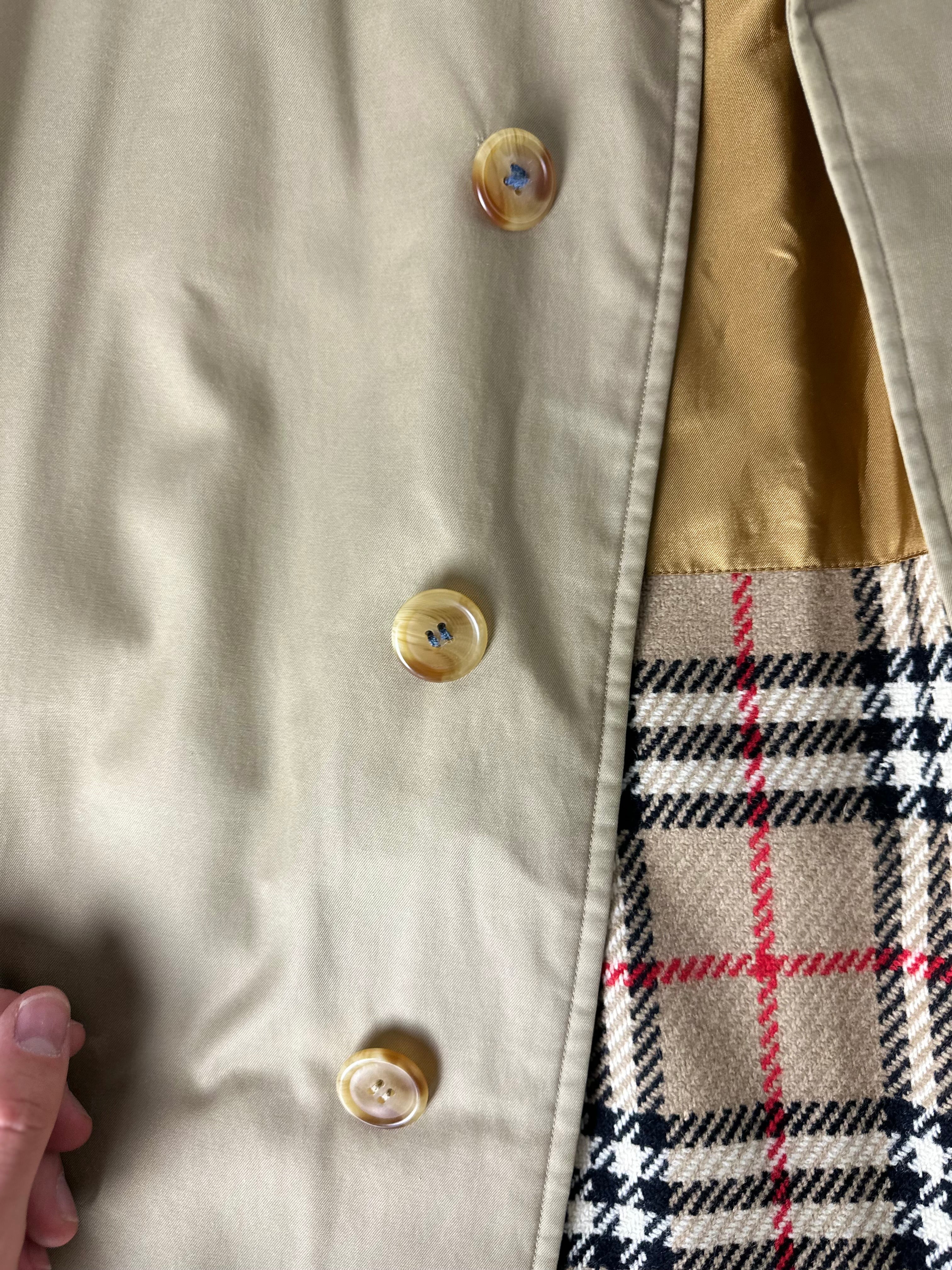 Burberrys Trenchcoat (52/L) including Inlet