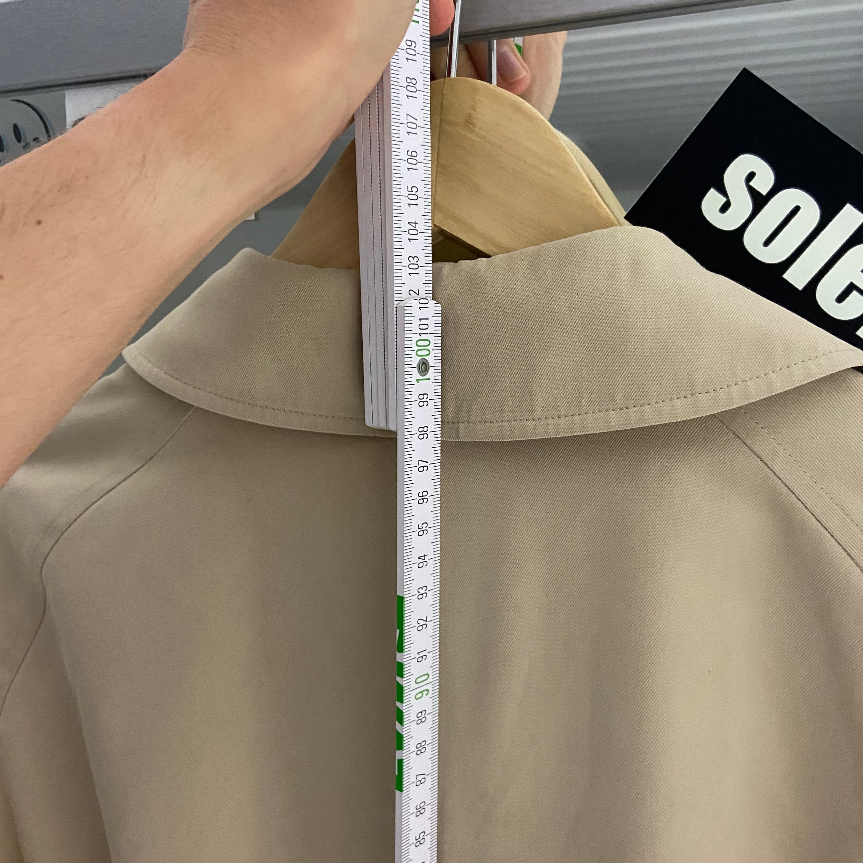 Burberrys Trenchcoat (10/S)