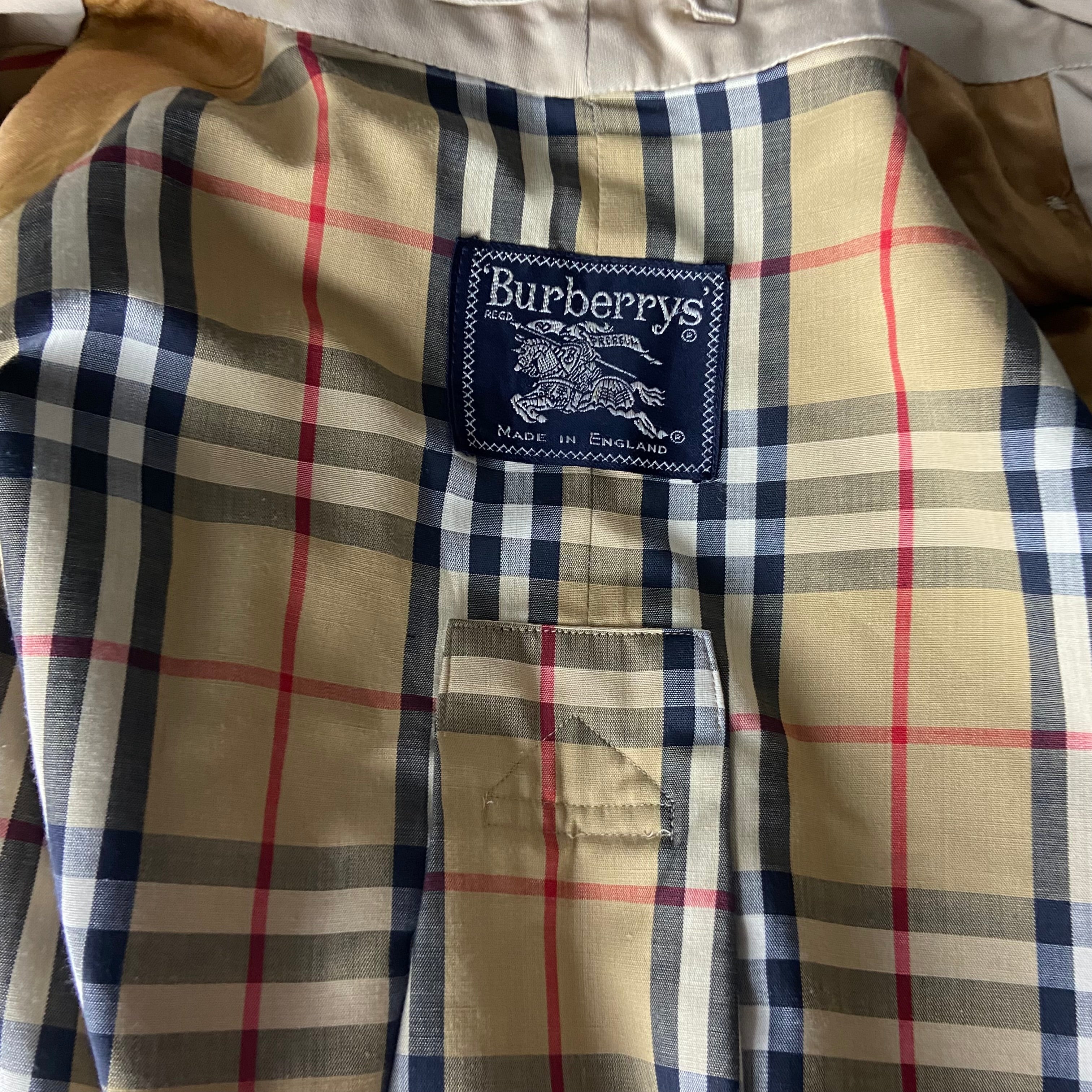 Burberrys Trenchcoat (10/S)
