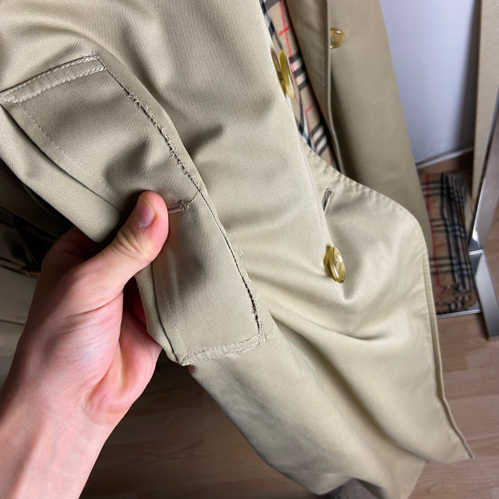 Burberry Trenchcoat Size 12/M including Inlet