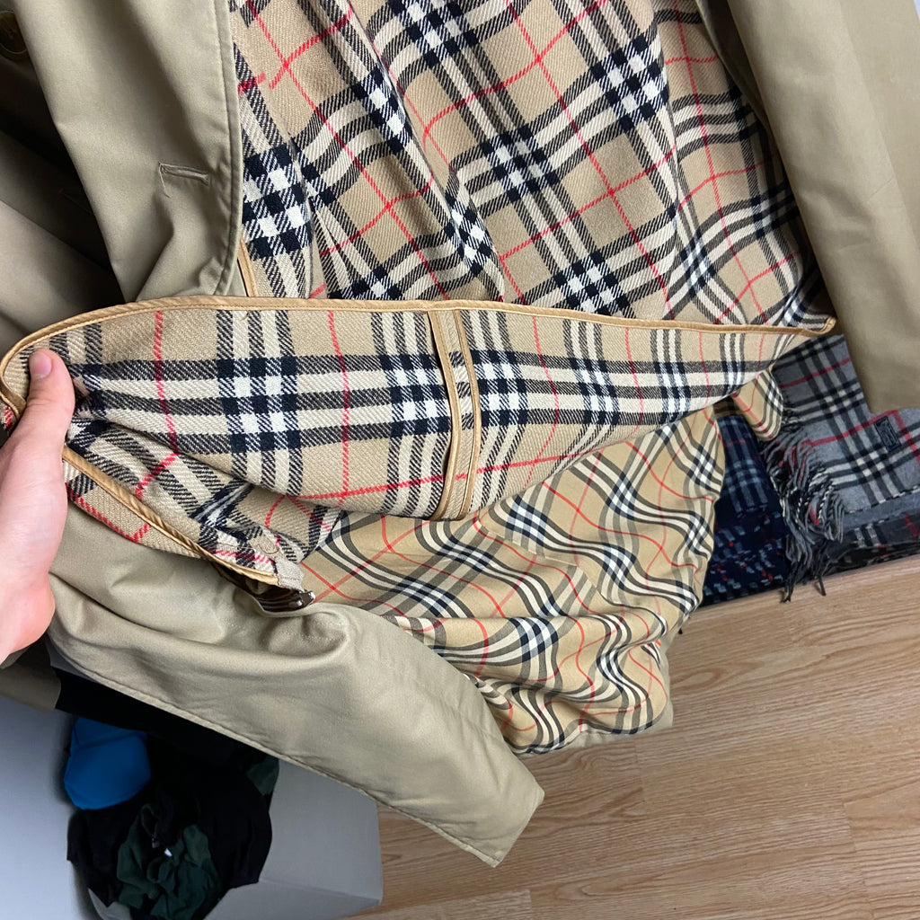Burberry Trenchcoat Size 12/M including Inlet