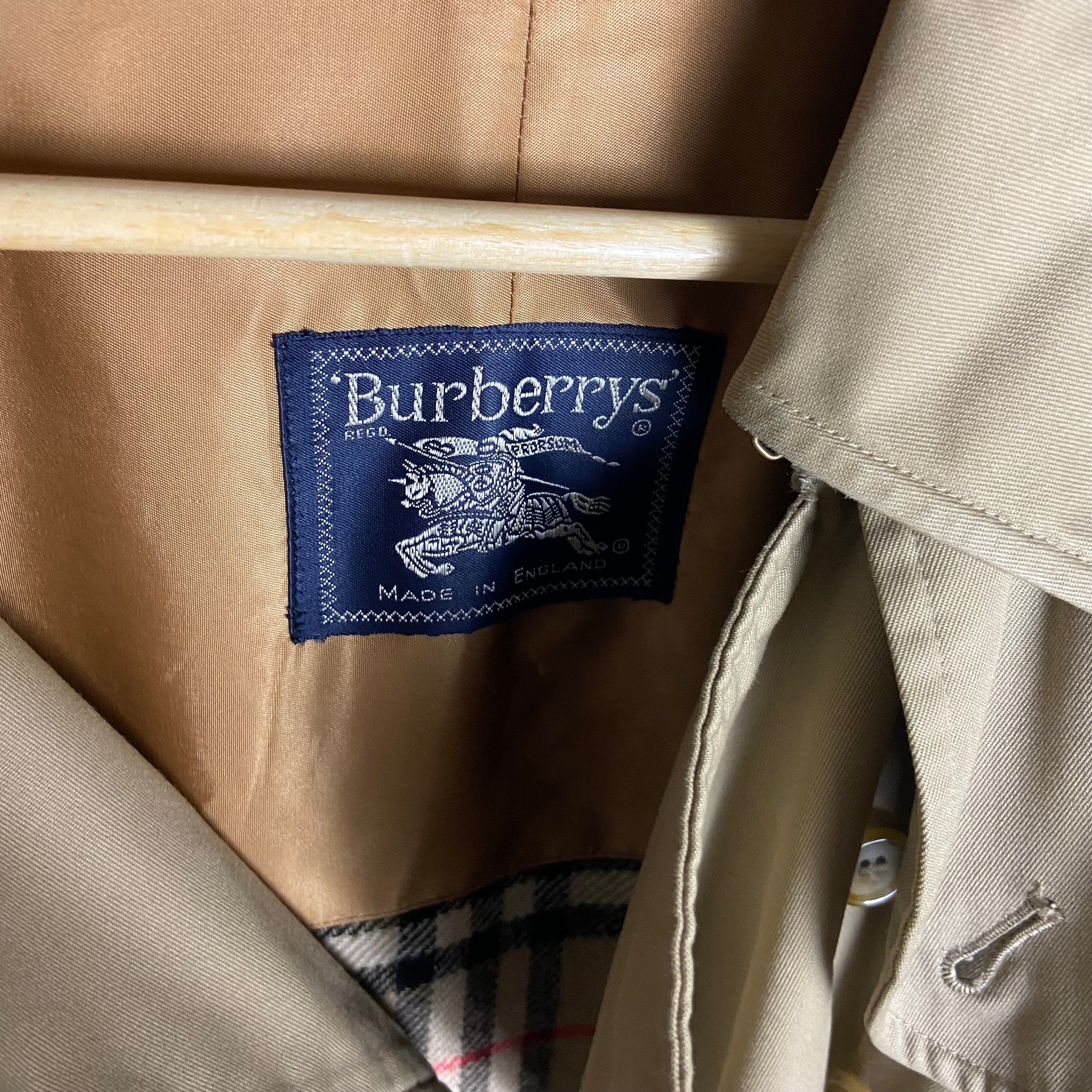 Burberry Trenchcoat Size 12/M including Inlet